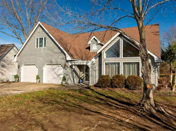 380 Lake Indian Hills Dr, Carbondale, IL 62902