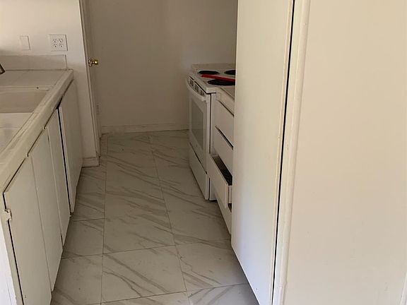 5th image of 2675 W Fairmont Ave