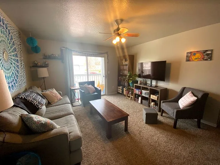 August Place Apartments — Photo 8