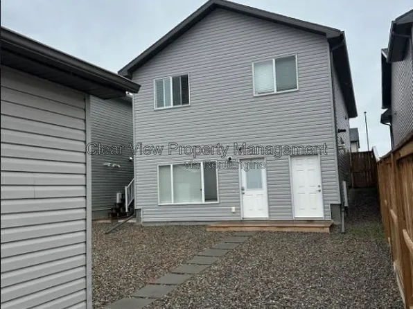 987 40th Ave N, Lethbridge, AB T1H 6B7
