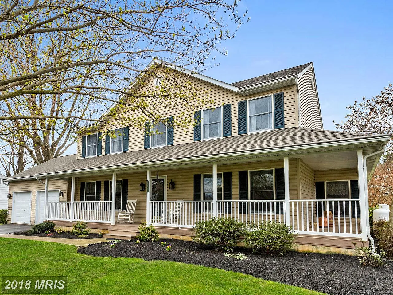 320 Columbia Ln photo 1