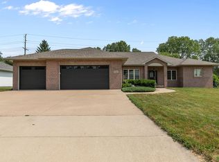214 Brookwood Dr, Hortonville, WI 54944