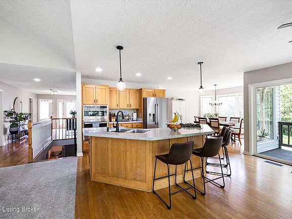 5th image of 170 Hidden Valley Dr