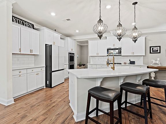 2nd image of 1206 Hunters Creek Blvd