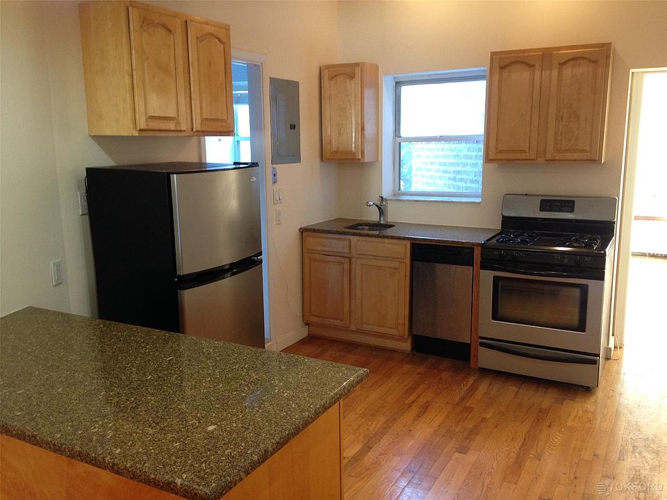 1st image of 140 1st Ave APT 3