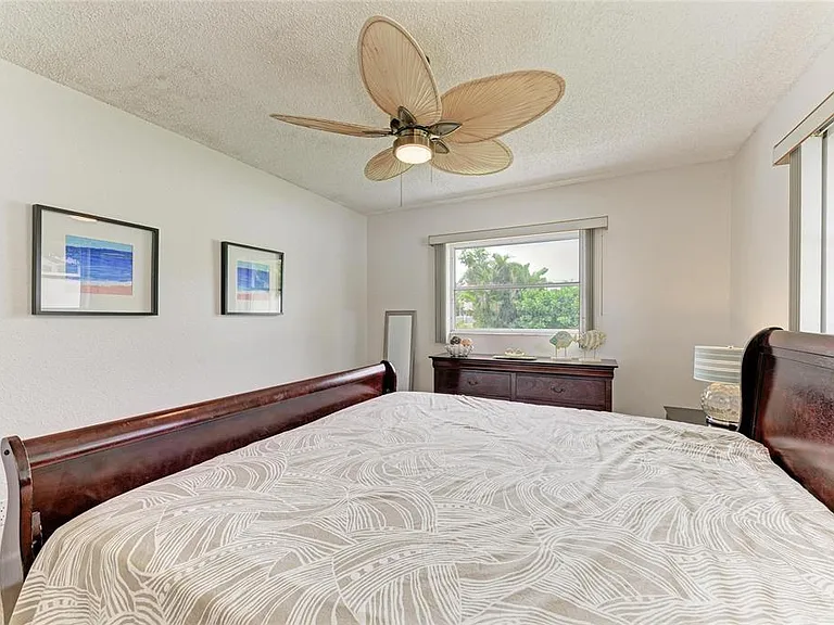 405 Bayside Ln — Photo 43