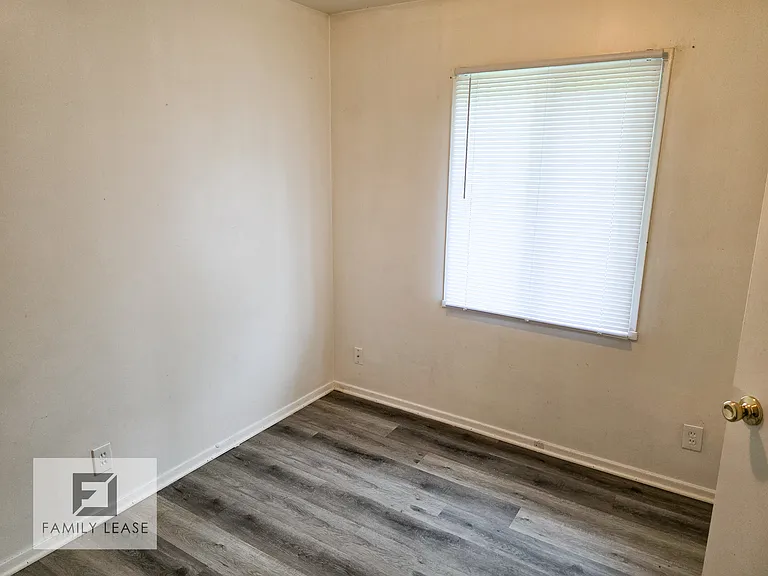 732 Saint Nicholas Dr — Photo 18