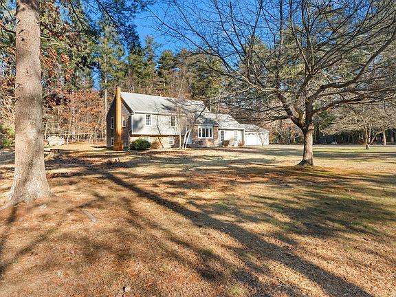 3rd image of 2 Woodview Dr