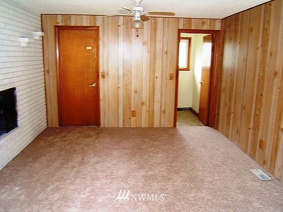 2nd image of 20210 Des Moines Memorial Drive