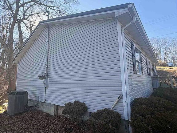 2nd image of 208 2nd St