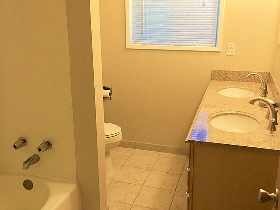 5th image of 3913 NE 60th Ave