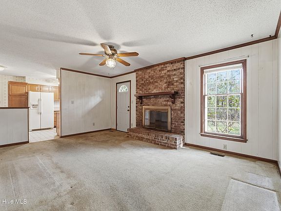 3rd image of 312 King Richard Court