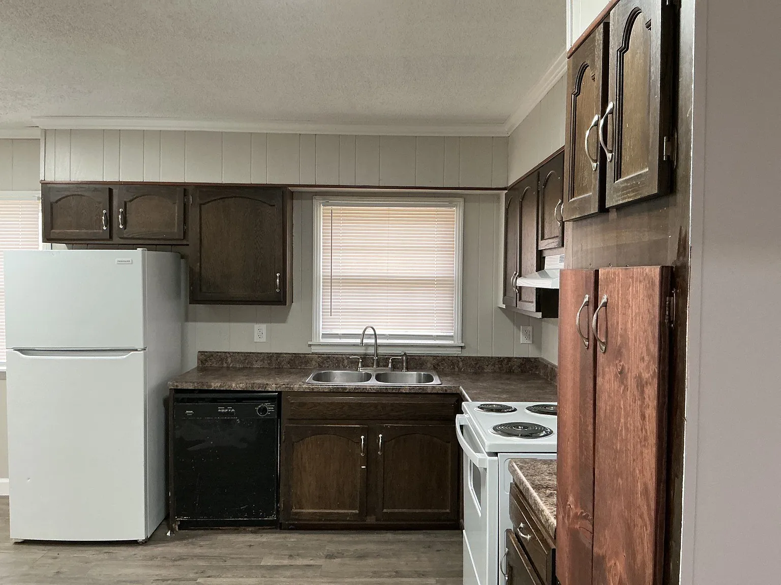 2 bed, 870 sqft, $975 — Photo 3