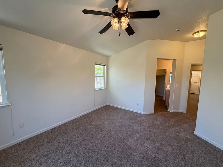 7565 Whitmore St — Photo 17