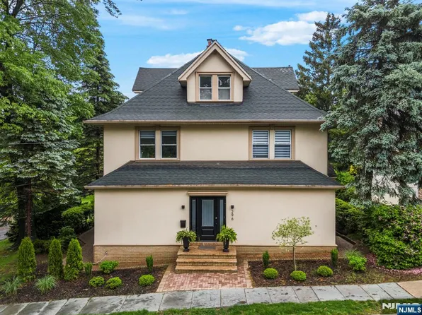 296 Highfield Ln, Nutley, NJ 07110