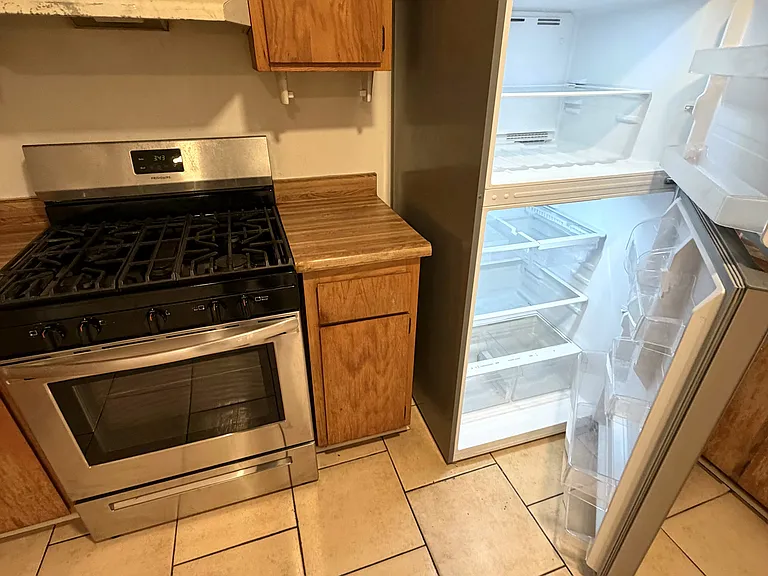 9717 N Loop Blvd #E — Photo 3