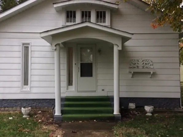403 W Florence St, Sesser, IL 62884