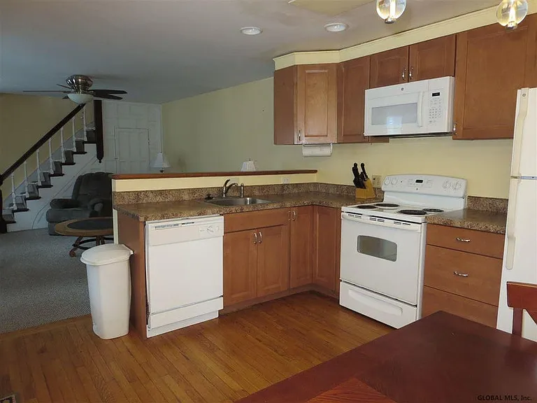 23 George St #B — Photo 4