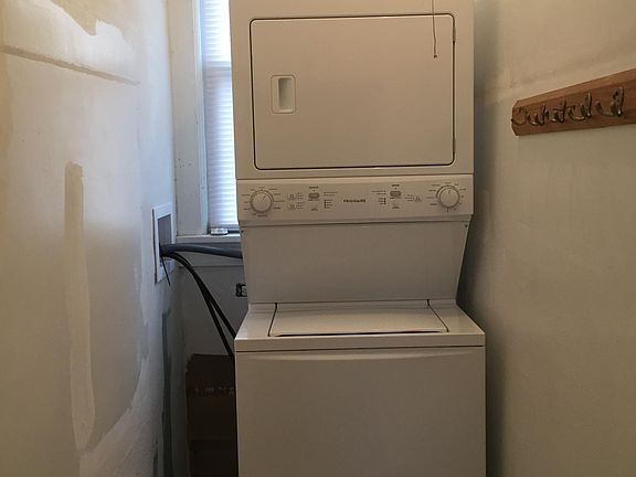 2nd image of 6148 W Melrose St #1
