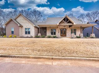 103 River Colors Dr, Muscle Shoals, AL 35661