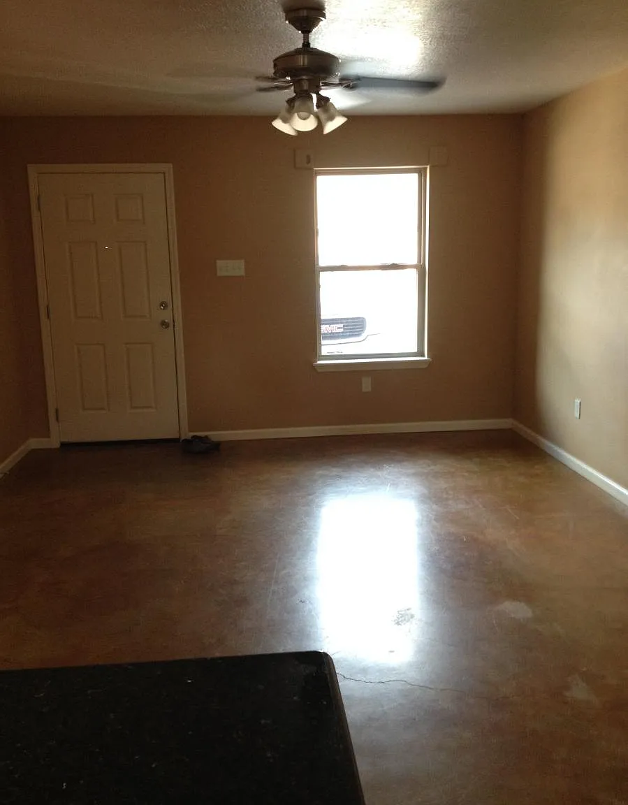 2 bed, 950 sqft, $1,000 — Photo 2