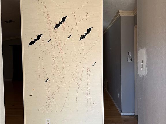 4th image of 302 NW Ridgeview Way