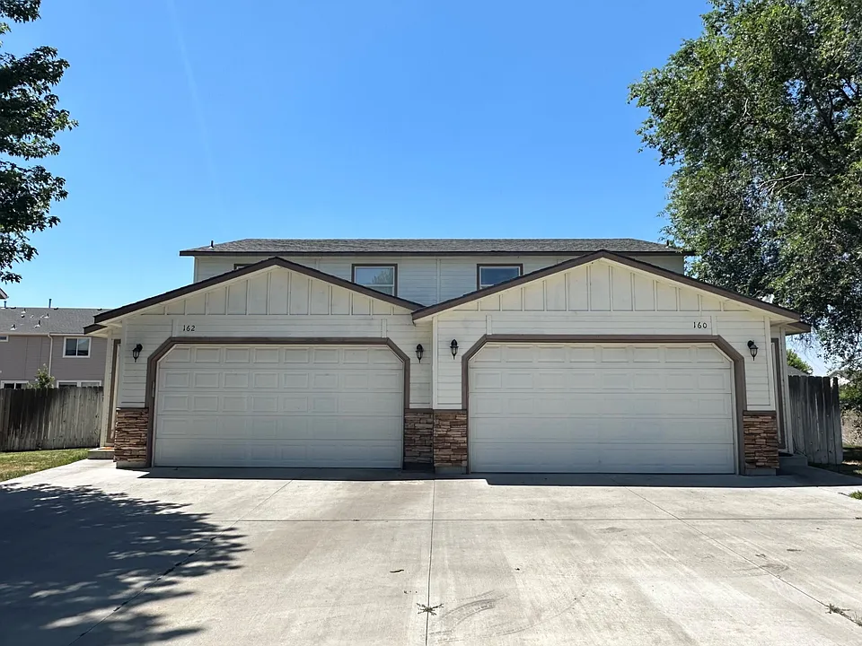 160 SW Quaker Dr