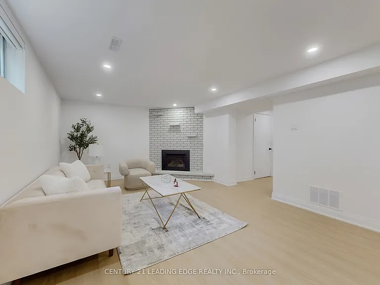 2240 Springfield Ct — Photo 28