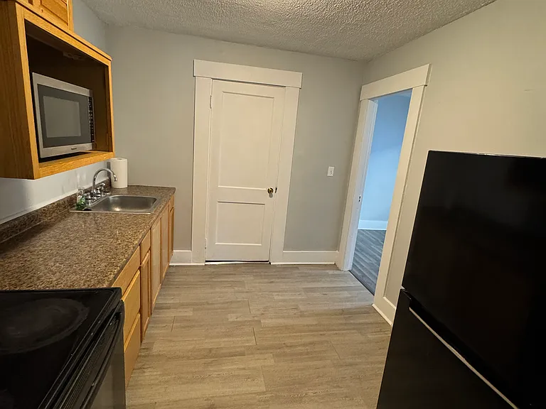 437 E Central Ave #B — Photo 4