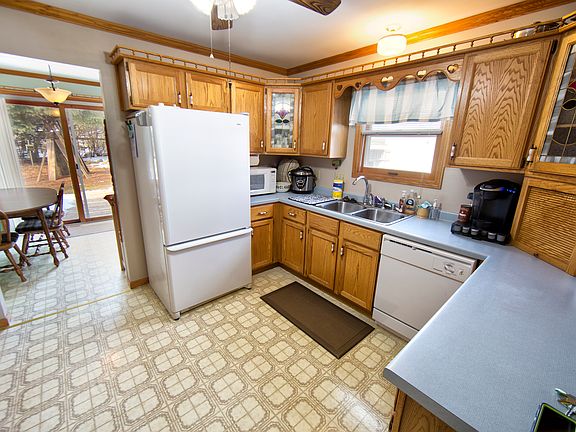 5th image of W233N6121 Teakwood Ct