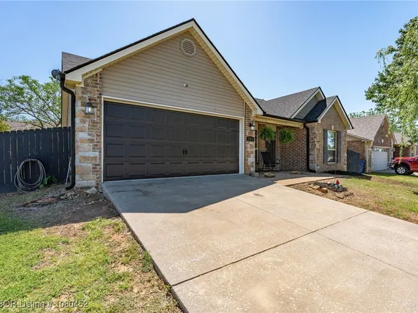 500 Bordeaux Cir, Fort Smith, AR 72908