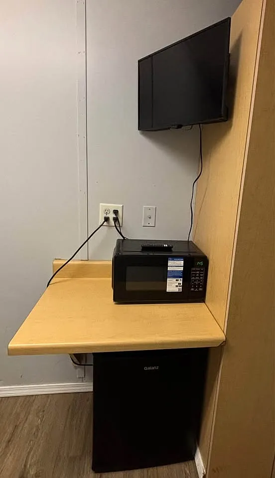 1 bed, $550 — Photo 1