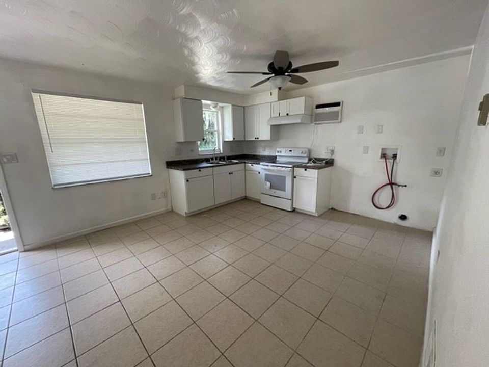 2nd image of 38602 9th Ave #38604