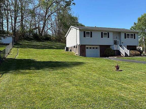3rd image of 784 Maple Fork Rd