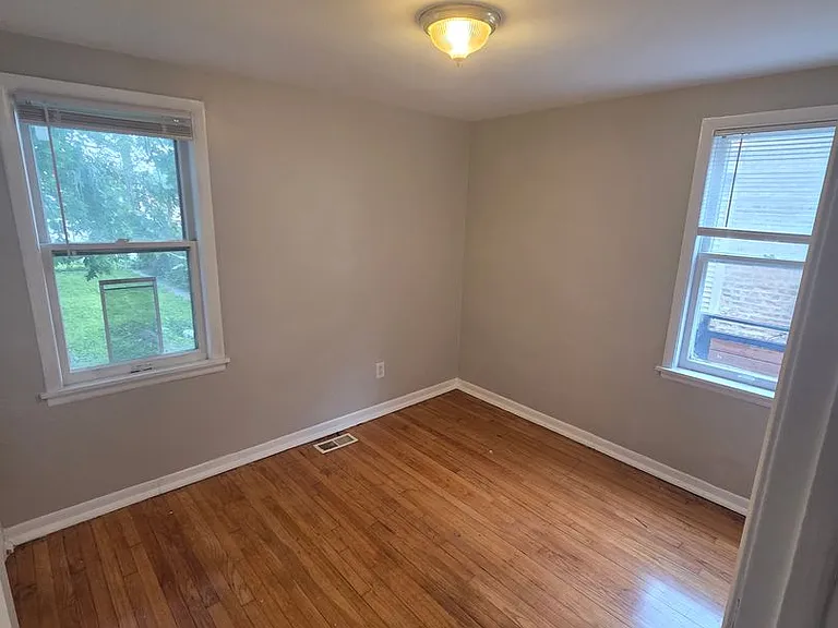 10306 S Corliss Ave — Photo 14