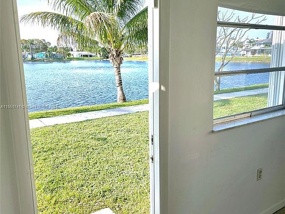 4th image of 2434 Carlyle Ln