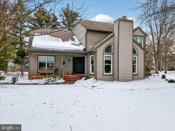 2 Baldwin Ct, Pennington, NJ 08534