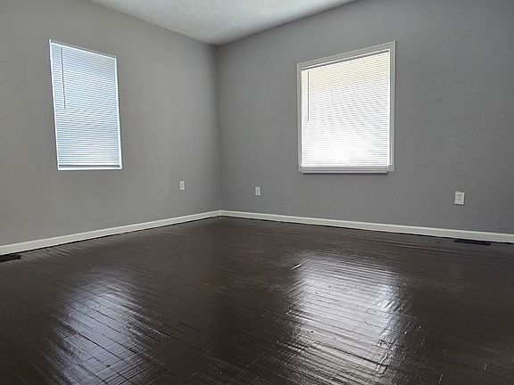 3rd image of 1301 Oakley Ave