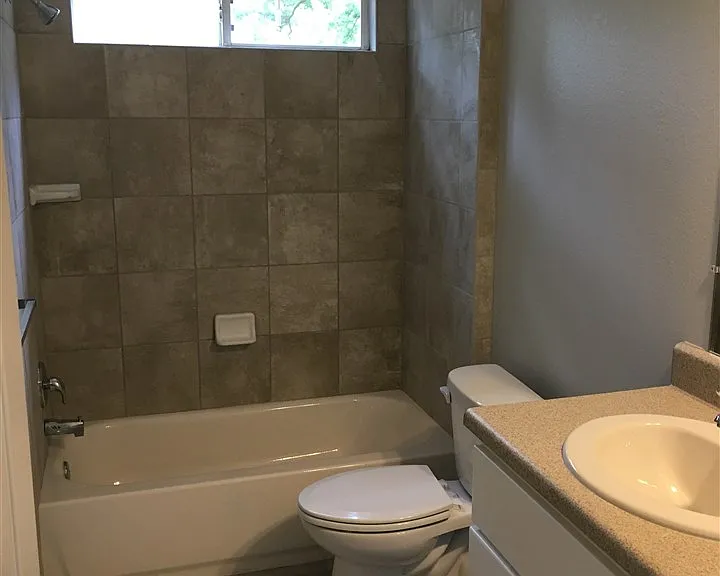 1599 Payne St — Photo 7