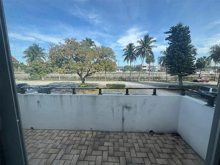 230 SW 1st St #G-8 — Photo 15