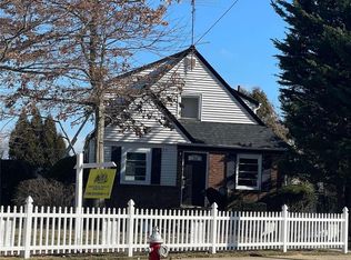 35 Park Ave, Hicksville, NY 11801