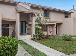 30 Chestnut Cir, Cooper City, FL 33026