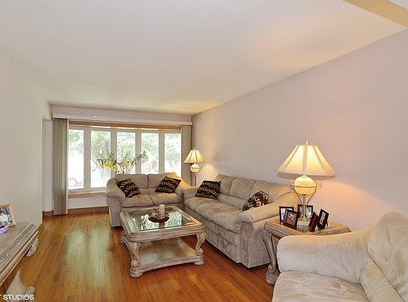 3rd image of 3321 N Plainfield Ave