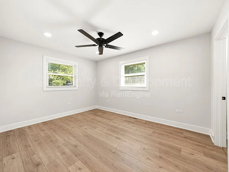 106 Hawthorne Dr — Photo 11