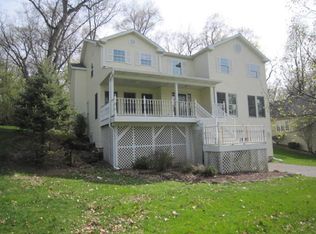 523 Forest Glen Dr, Fontana, WI 53125
