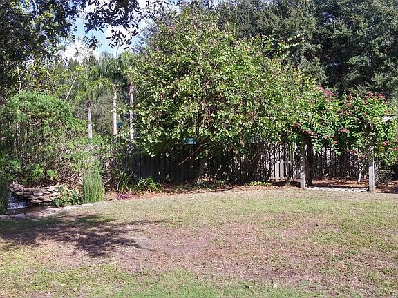 4th image of 390 Northgrove Dr