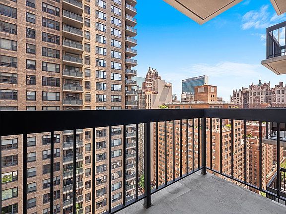 3rd image of 250 E 40th St APT 22C