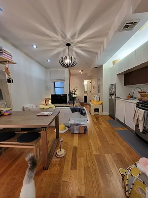 Rented by EXR | media 7