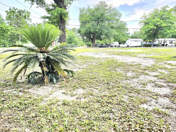 613 Old Jolly Bay Rd, Freeport, FL 32439