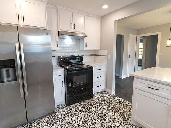 2nd image of 7652 Teesdale Dr #A